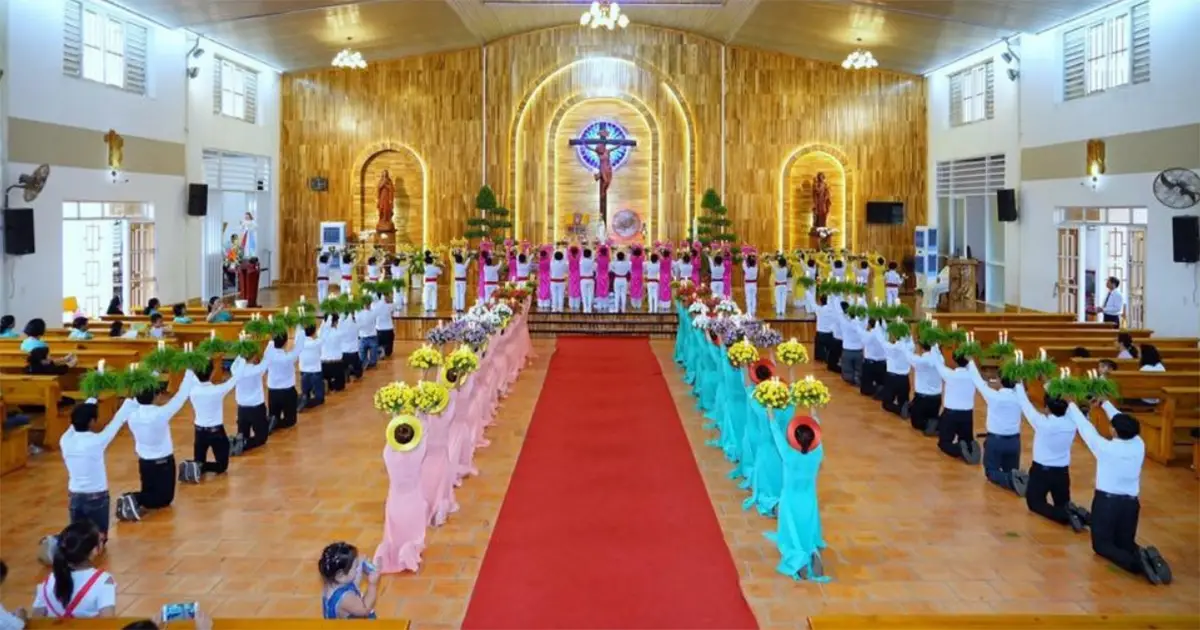 lễn tại nhà thờ Tượng Đức Mẹ ở Núi Cúi Đồng Nai