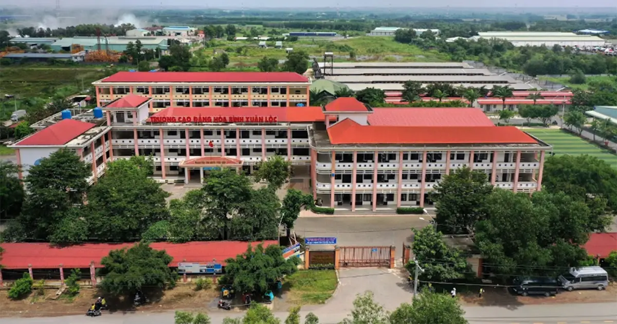 Trường Cao đẳng Hòa Bình Xuân Lộc